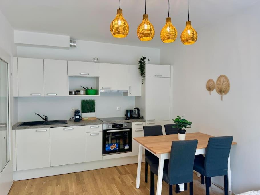 Rooftop Apartment With Balcony & Free Parking Vienna Exterior photo